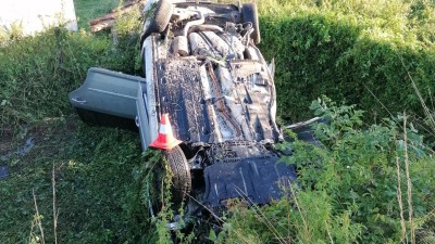 Ranní neštěstí v Libchavách na Orlickoústecku, auto na železničním přejezdu smetl vlak
