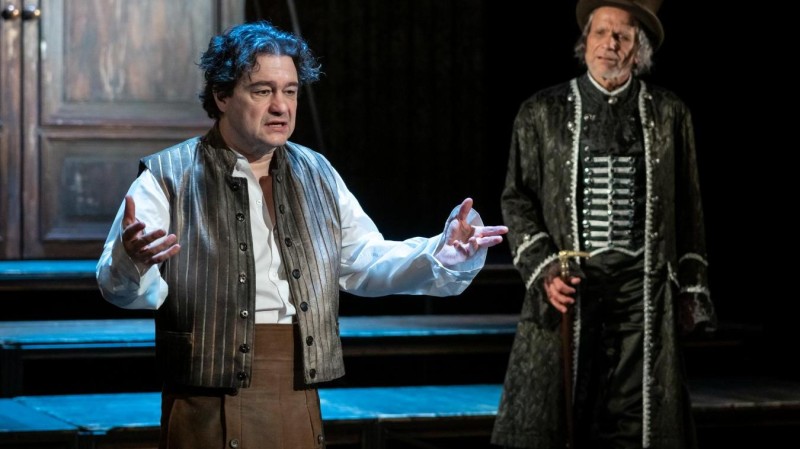 Ladislav &Scaron;piner a Martin Mejzl&iacute;k, foto zdroj V&yacute;chodočesk&eacute; divadlo Pardubice, autor Petr &Scaron;ediv&yacute;