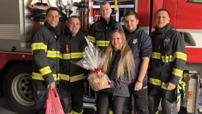 Osobně přišli poděkovat hasičům za záchranu životů