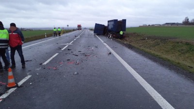 Na obchvatu Chrudimi se dnes ráno bouralo s tragickými následky