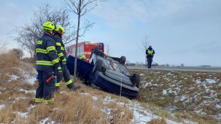 Čeká nás opět ledovka, na silnici jedna nehoda střídá druhou