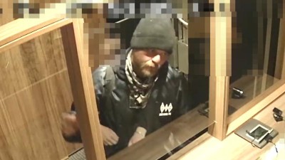 Pardubičt&iacute; kriminalist&eacute; hledaj&iacute; muže z fotografie