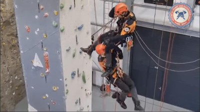 VIDEO: Cvičení jsou pro hasiče důležitou průpravou, tentokrát zlepšovali své dovednosti lezci