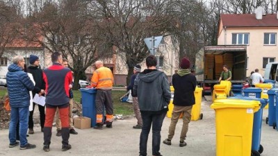 O kontejnery na tříděný odpad přímo u domu je velký zájem. V Pardubicích tento systém teprve testují