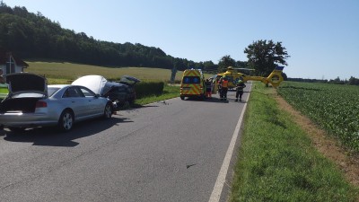 Tři střety aut a jedenkrát srážka vozu s autobusem. U dvou nehod zasahoval i vrtulník