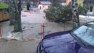 Tající sníh, déšť a vítr potrápil hasiče po celém kraji