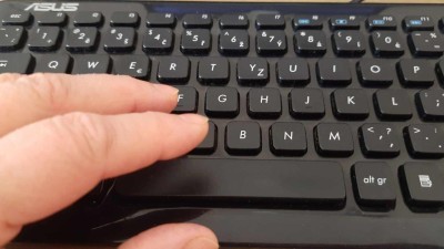 Podvodníci na internetu mají žně. Jen v červenci už policie řeší na tři desítky případů, dostávají důvěřivce na tyto příběhy