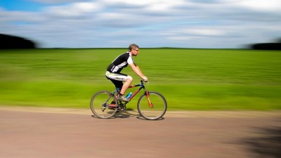 Cyklista srazil ženu a snažil se z místa ujet, byl pod vlivem drog