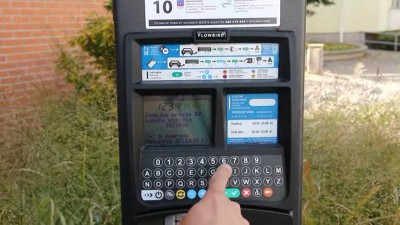 VIDEO: V Ústí nad Orlicí mají nové parkovací automaty. Jak se v nich platí parkovné?