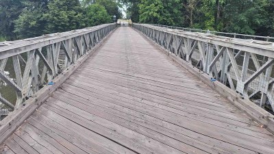 Silničáři hledají cestu, jak opravit chráněný Bailey bridge v Kuněticích
