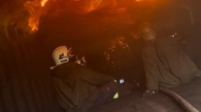 Obrazem: Pořádně horká cvičení zažívají hasiči na speciálním trenažéru ve Vysokém Mýtě
