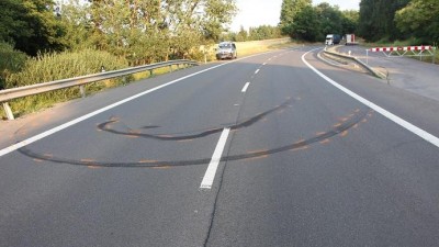 Kamion nabral svodidla mezi Svitavami a Litomyšlí, policie nyní hledá svědky