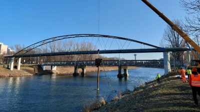 Foto: Star&yacute; most Kapit&aacute;na Barto&scaron;e nahrad&iacute; dočasn&yacute;, než bude postaven nov&yacute;