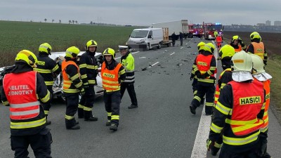 Jeden člověk zemřel v pondělí ráno při tragické dopravní nehodě na Pardubicku