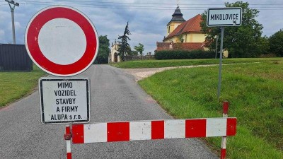 Začala rekonstrukce silnice v Mikulovicích, má zvýšit pohodlí i bezpečnost