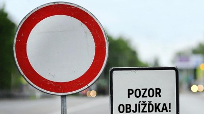 Pardubický vinařský půlmaraton i fotbalové derby značně zkomplikují dopravu v centru města, omezení se dotkne řidičů i cestujících v MHD