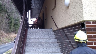 Agresivní kozel blokoval vstup do domu