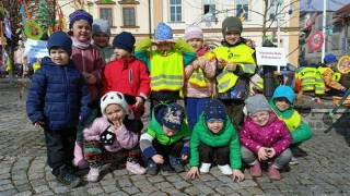 O velikonoční výzdobu náměstí v České Třebové se postaraly malé děti