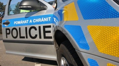 Tři auta se srazila u Chrudimi, u obce České Libchavy narazil vůz do svodidel a převrátil se přes střechu