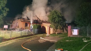 Obrazem: Rodinný dům v obci Banín pohltil oheň