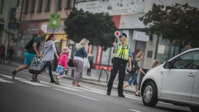 Strážníci budou první školní den u přechodů dohlížet na děti 