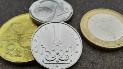 Česká koruna na začátku března prolomila hranici 23,40 za euro
