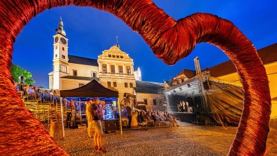 Divadlo a poté koncert nabídne letní Open air festival Pernštejnlove. Víme, co vše vás během pěti dnů čeká