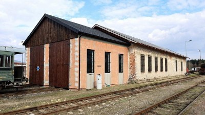 Už se r&yacute;suje. V&nbsp;nov&eacute;m železničn&iacute;m muzeu v&nbsp;Doln&iacute; Lipce bude i &Scaron;tokr či Bardotka