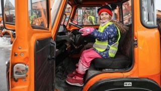 Foto: Děti si užívaly v Chrudimi svět silničářů