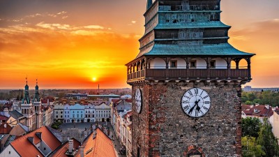 Voliči v referendu rozhodli o osudu omítky Zelené brány. Většina zvolila neomítat!