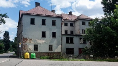 Zmizí z Horního Bradla zdevastovaný hotel Mareš? Obec plánuje jeho demolici