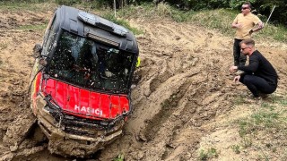Hasiči zkoušeli v náročném terénu čtyřkolky Polaris. Získaly i cenné rady od účastníka Rallye Dakar Michala Valtra