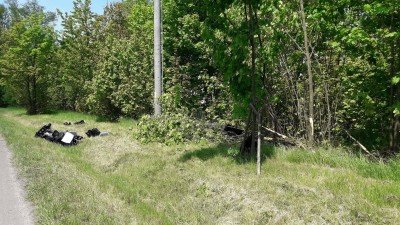 Motocyklista jízdu po silnici č.35 u obce Koclířov nezvládl a havaroval, na pomoc mu letěl vrtulník