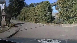 Ujížděli před policisty, zastavili je túje