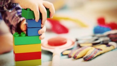 Polička pořádá bleší trh pro děti, zejména hraček