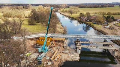 Stavba mostu v Řečanech pokročila, začala mont&aacute;ž konstrukce