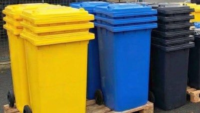 Plechov&eacute; popelnice do konce roku z&nbsp;&Uacute;st&iacute; nad Orlic&iacute; zmiz&iacute;. Plastov&eacute; popelnice si mohou majitel&eacute; domů již vyzved&aacute;vat