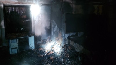 Požár garáže v obci Lukavice přeskočil i na půdu sousedního domu
