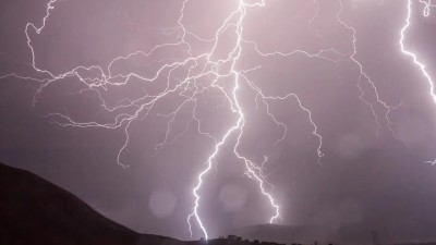 Výstraha meteorologů - Pardubický kraj dnes zasáhnou velmi silné bouřky