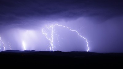 Bojíte se bouřky? Přinášíme pár rad, jak ochránit sebe i obydlí a také co dělat, když vás zastihne venku, či když blesk zasáhne