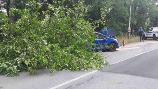 Nehoda osobního automobilu zaměstnala hasiče ve Skutči