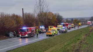 Odpolední nehoda v Mikulovicích si vyžádala pět zraněných, pro jednoho letěl vrtulník