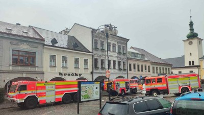 Větrná neděle nadělila hasičům přes dvacet zásahů napříč Pardubickým krajem