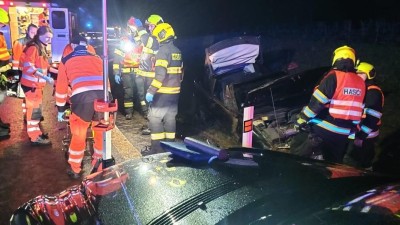 Auto pod sebou přišpendlilo muži po nehodě končetiny