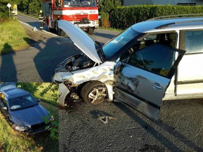 Jedno auto v příkopu, druhé pomuchlané na silnici. V Novém Dvoře nabourala dvě vozidla