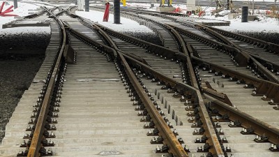 Cestuj&iacute;c&iacute; ček&aacute; o v&iacute;kendu v&yacute;luka na trati z&nbsp;Kol&iacute;na do Česk&eacute; Třebov&eacute;