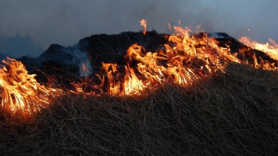 Muž si chtěl zkrátit tkaničku od bot, nakonec kvůli tomu zasahovali hasiči