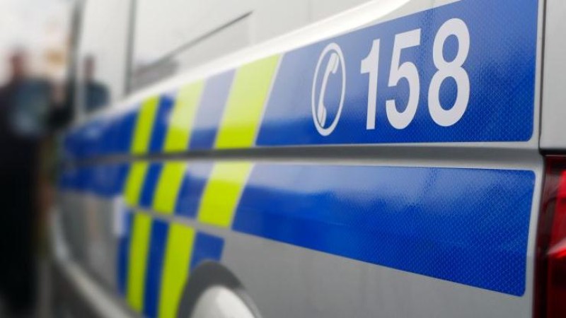 V noci se snažil na čtyřkolce ujet policistům