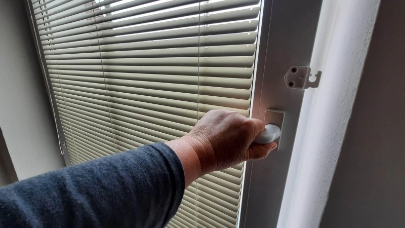 Přetěsnění Oken: Kompletní Průvodce pro Teplý a Tichý Domov () Přetěsnění Oken: Kompletní Průvodce pro Teplý a Tichý Domov