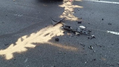 Dvě osobn&iacute; auta se střetla na d&aacute;lnici D 11 ve směru na Hradec Kr&aacute;lov&eacute;